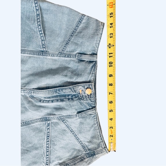 - Universal Thread High Rise Midi Denim Shorts - Picture 3 of 6